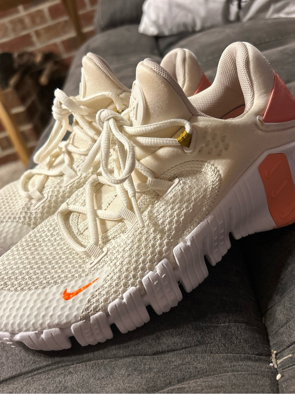 Nike Free Metcon 4 Sail-Total Orange Womens SZ 8.5 CZ0596-104]
